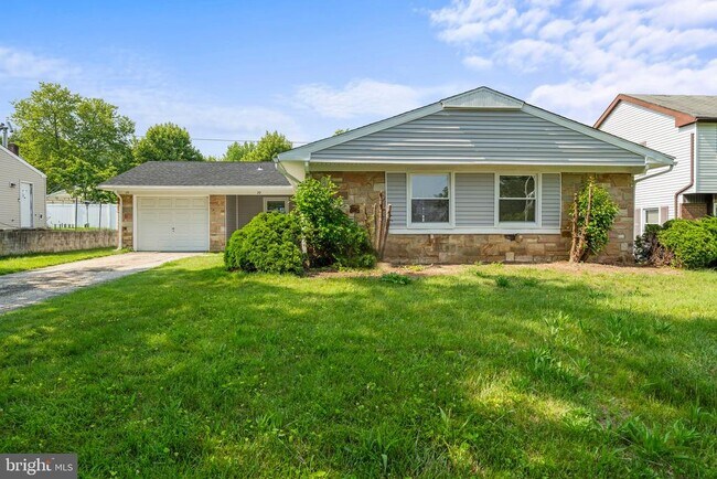 Building Photo - 29 Hinsdale Ln