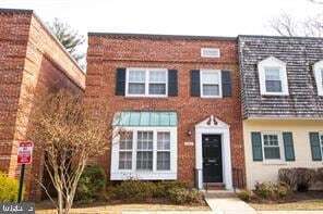 Foto del edificio - 6747 Kenwood Forest Ln