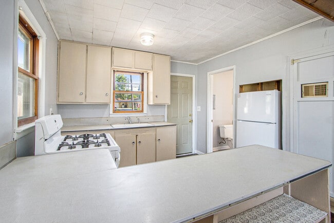 Building Photo - 548 E Hammond St