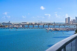 Building Photo - 725 NE 22nd St Building Photo - 725 NE 22nd St