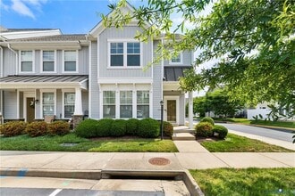 Building Photo - 8018 Rutland Village Dr