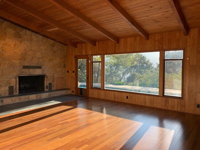 Building Photo - 21277 Entrada Rd