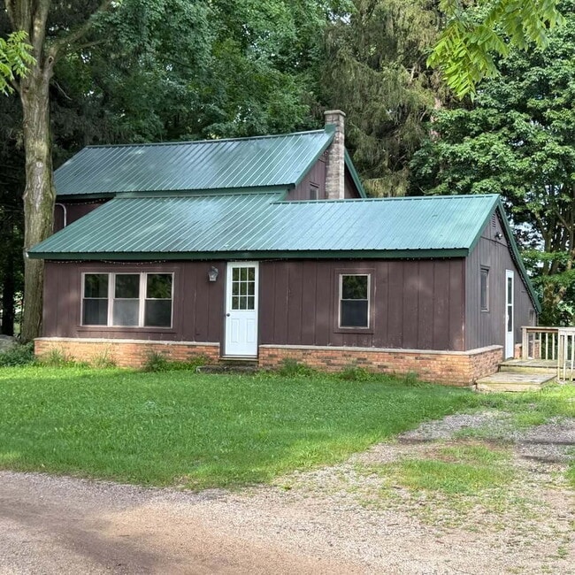 Building Photo - Updated Farmhouse for rent in private sett...