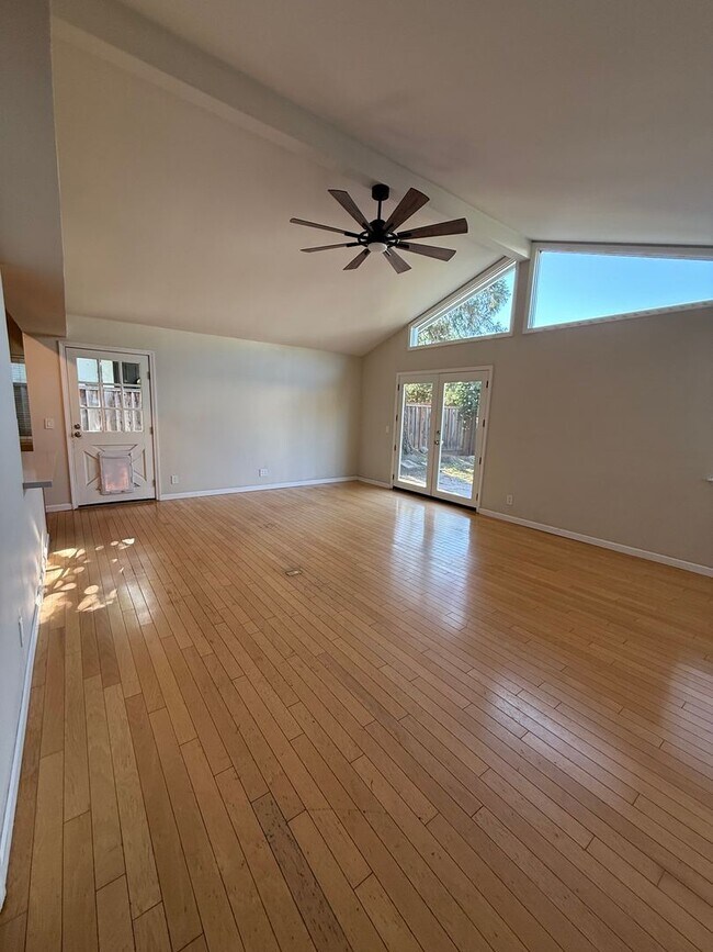 Foto del edificio - 33 Mary Ct