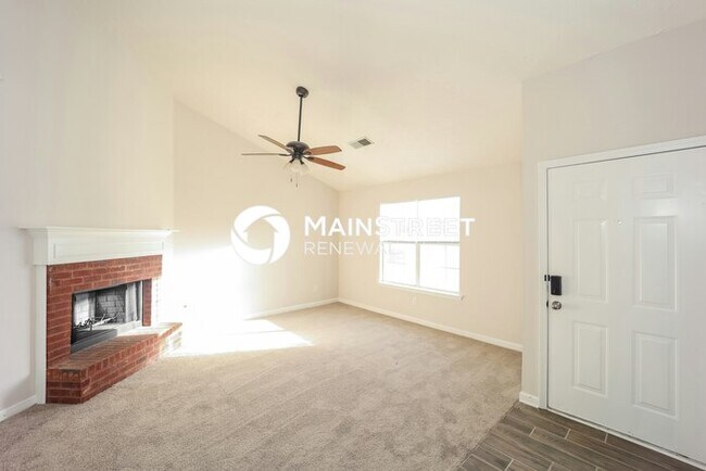 Foto del edificio - 3 Bedroom Pet-Friendly Home in Hampton, GA with Main Street Renewal