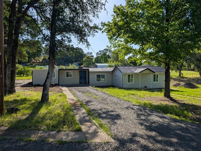 Building Photo - 95 Arbol Ave