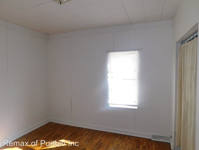 Building Photo - 2 br, 1 bath House - 1514 E. 12TH ST.