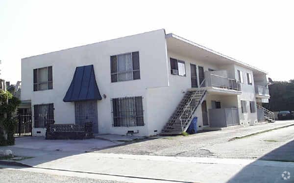 Building Photo - 636 N Manhattan Pl