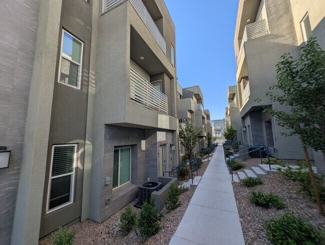 Foto del edificio - 1151 Amelia Pointe St