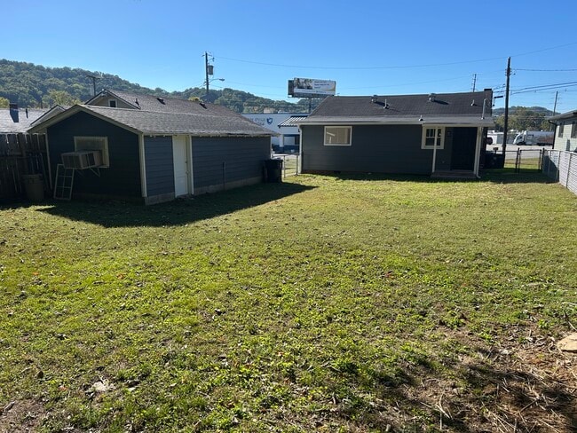 Photo - 105 Cross St House