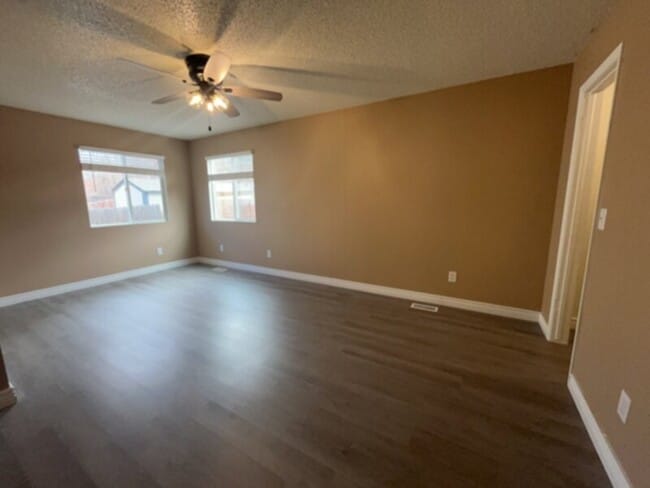 Foto del edificio - Beautiful ranch style home that has a finished basement and stunning views from the front deck!