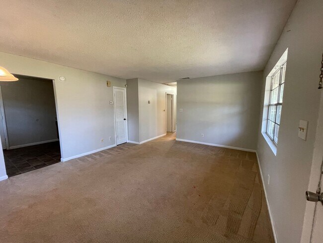 Building Photo - Home For Rent