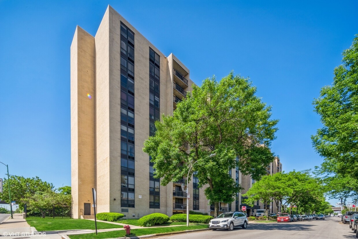 Foto principal - 501 W 24th Pl