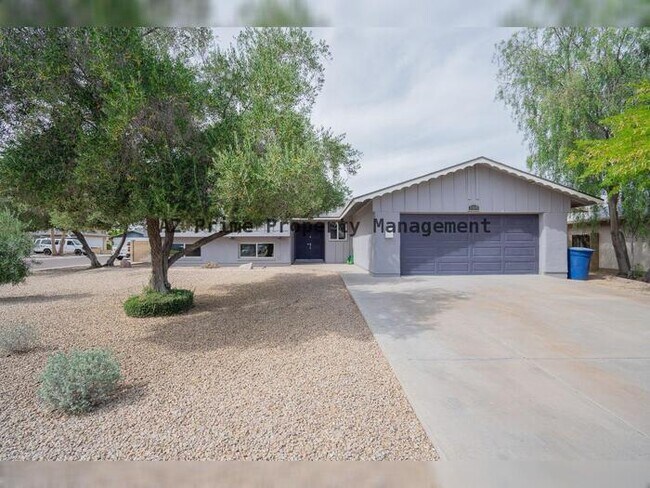 Photo - 1104 E Bell De Mar Dr House