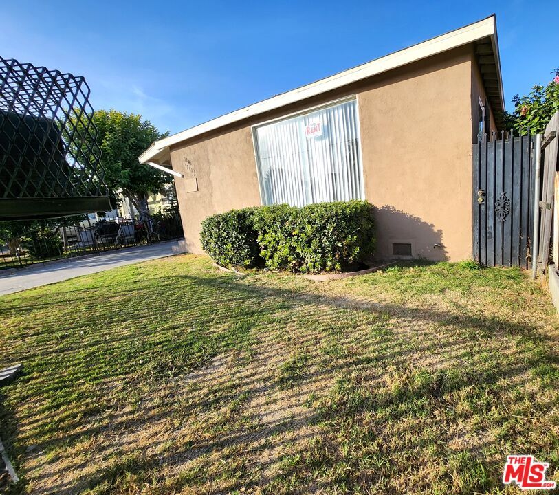 Foto principal - 1241 E 80th St