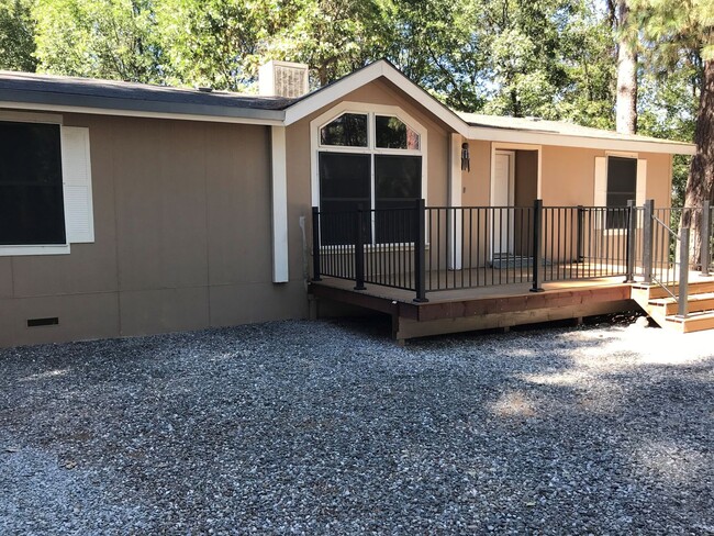 Building Photo - Three bedroom retreat in Pollock Pines! | ...