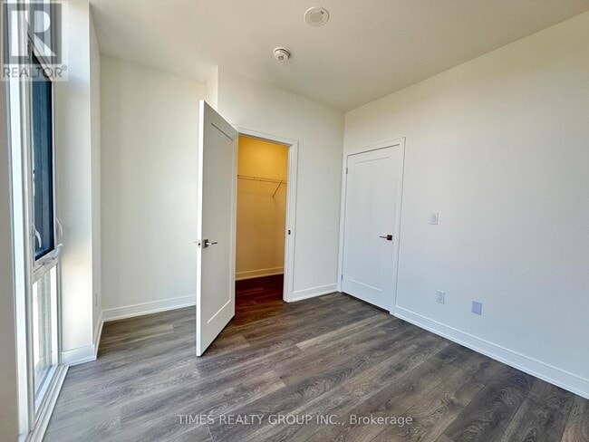 Building Photo - 715 Davis Dr