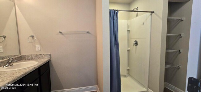 Foto del edificio - 5837 Bay Pl