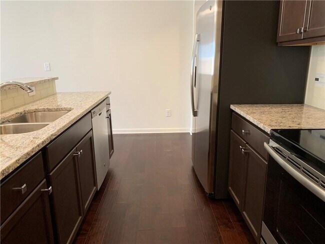 Building Photo - 4987 Longview Walk