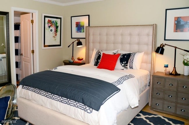 Building Photo - 6870 SW 44th St