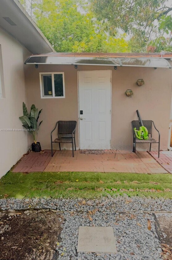 Foto principal - 749 W Dayton Cir