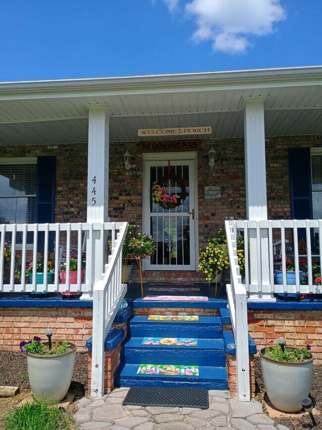 Foto del edificio - 4 Bed/2 Bath Brick Home - Church Hill TN