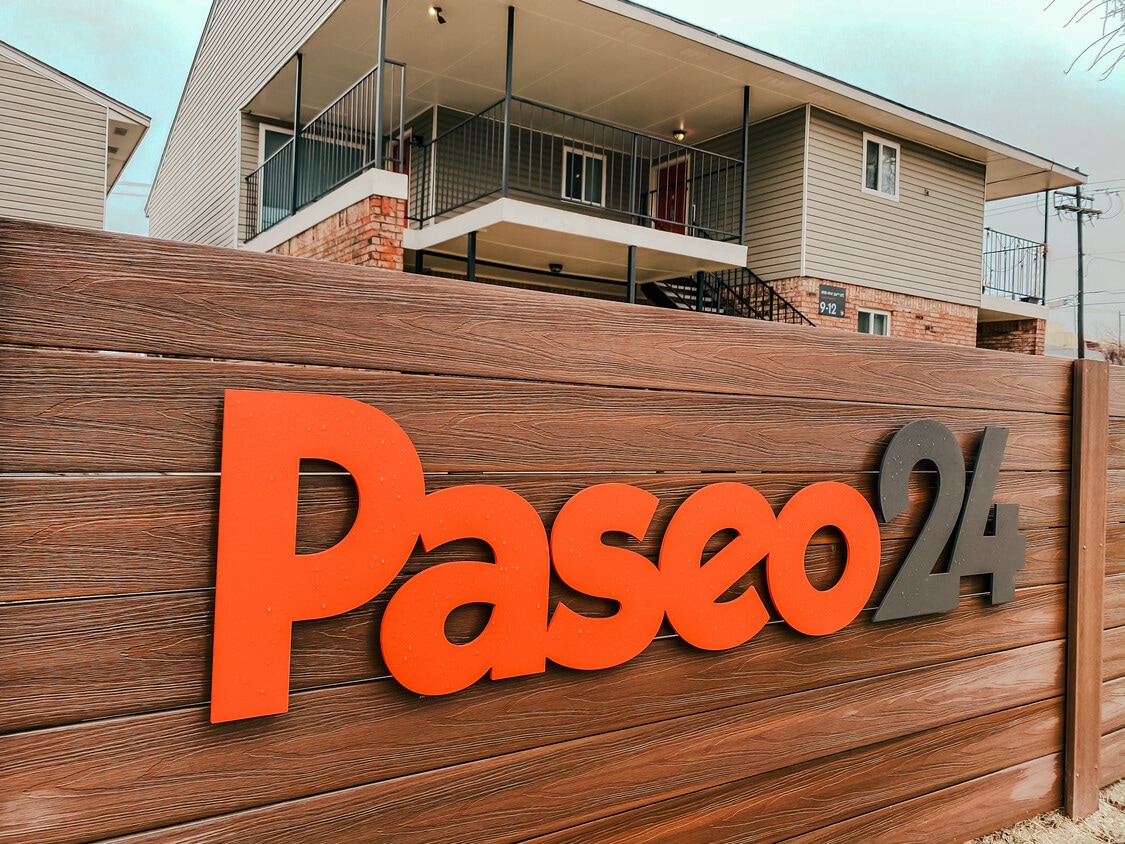 Foto del edificio - Paseo24 Uptown Living