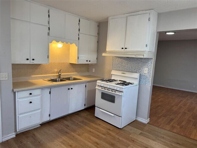 Foto del edificio - 6812 NW 37th St