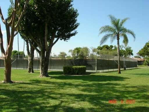 Foto del edificio - 5510 Lakewood Cir N