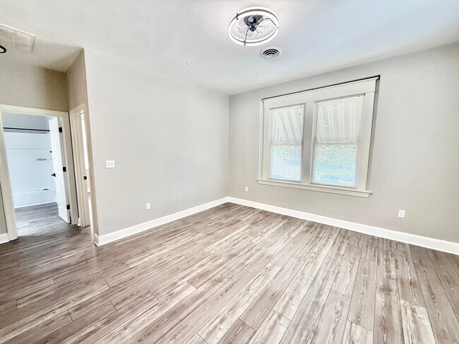 Foto del edificio - 1736 Memorial Ave SW