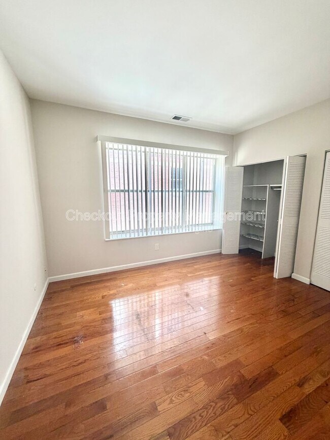 Foto del edificio - 5535 Pershing Ave