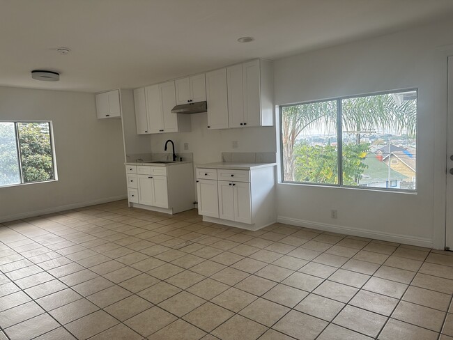 Foto del edificio - 2545 Eastlake Ave