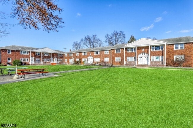 Foto del edificio - 579 Lakeside Ave