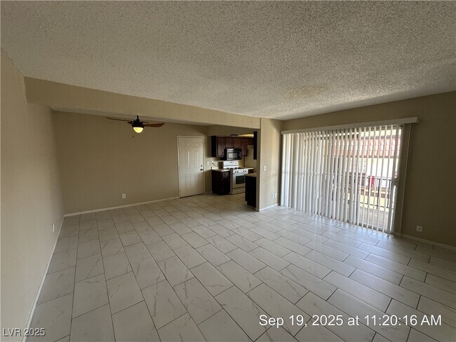 Foto del edificio - 1405 E Vegas Valley Dr