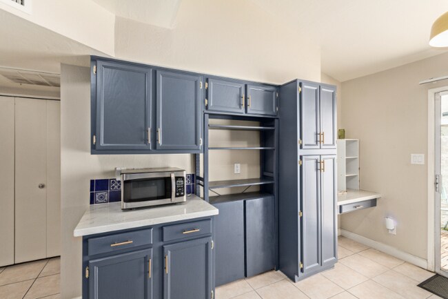 Foto del edificio - 5828 N 8th Pl