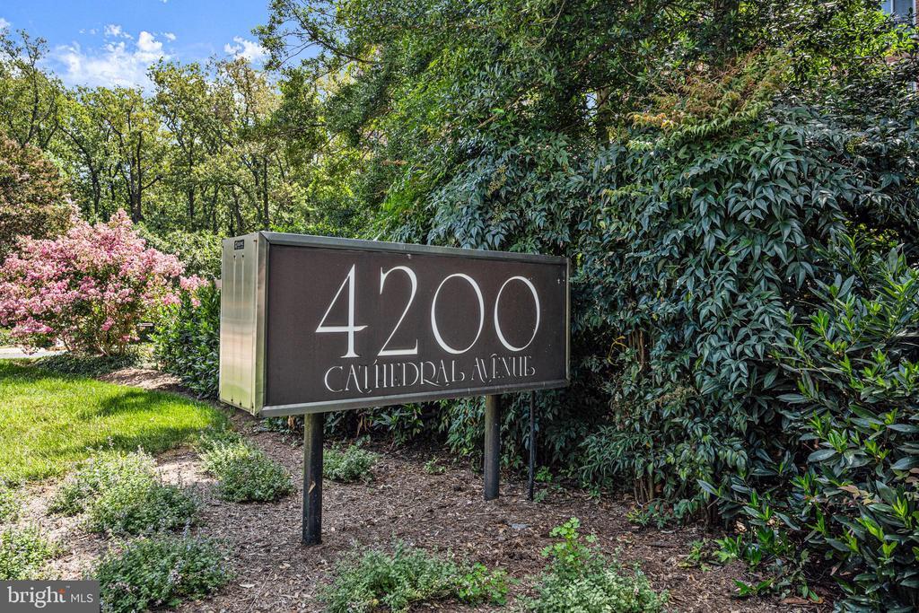 Primary Photo - 4200 Cathedral Ave NW