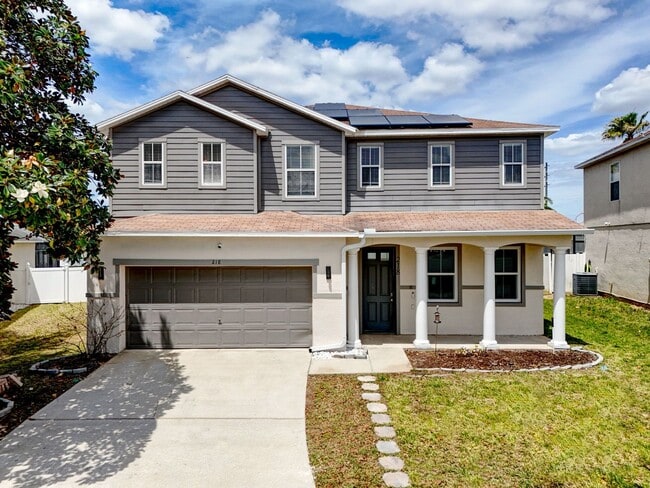Foto del edificio - Perfect 4BR two story home with a Pool & Near Disney