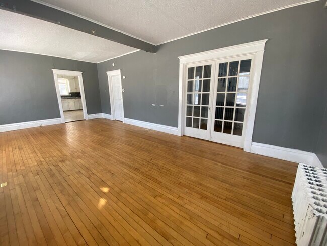 Living Room - 923 7th Ave S