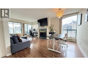 Building Photo - 3131 Main St