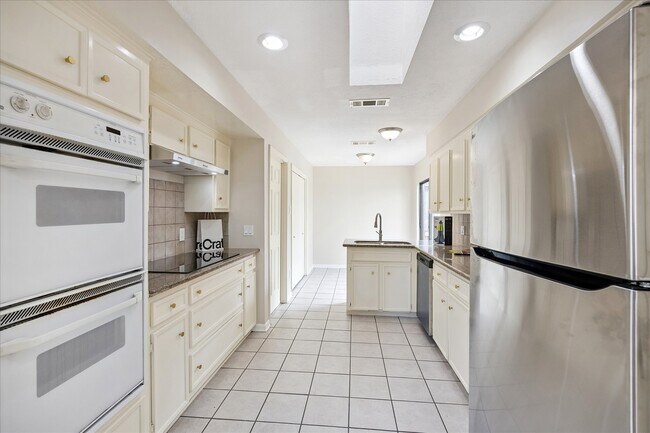 Foto del edificio - 8018 Cobblefield Ln