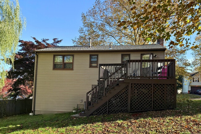 Foto del edificio - 65 Hitchcock Dr