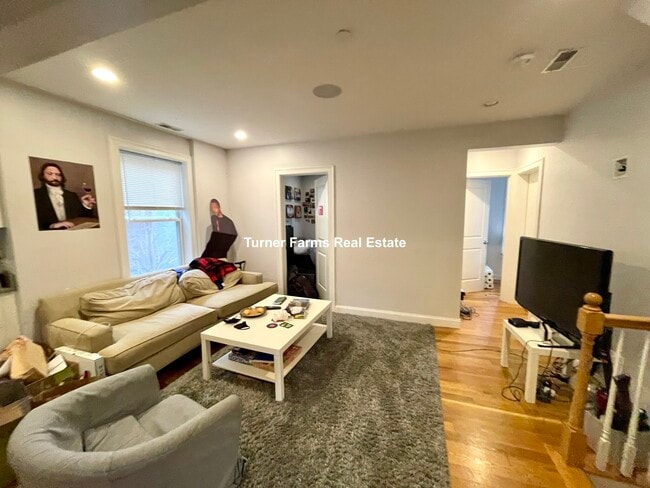 Building Photo - 721 Parker St