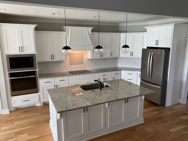 Building Photo - Stunning 4 bedroom, 3 bath Murfreesboro ho...