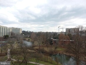 Building Photo - 10201 Grosvenor Pl