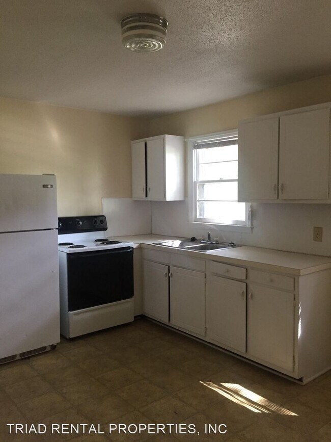 Building Photo - 2 br, 1 bath House - 308 PINEVIEW STREET