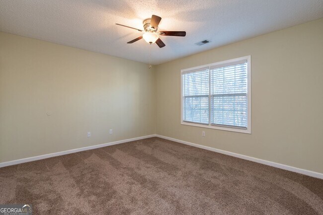 Building Photo - 135 Sandwood Dr
