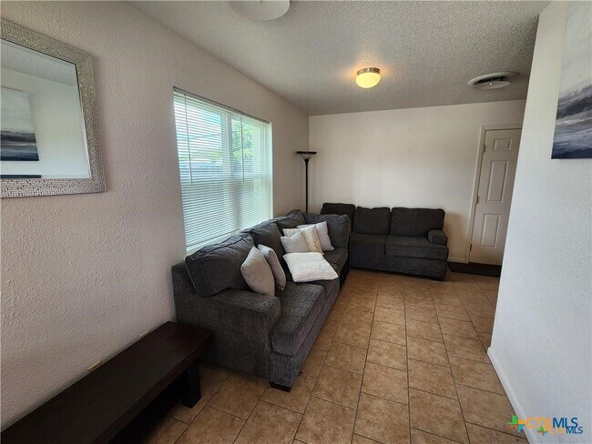 Building Photo - 106 W Avenue G