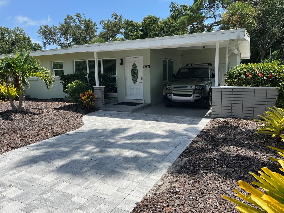 Primary Photo - 2236 Datura St