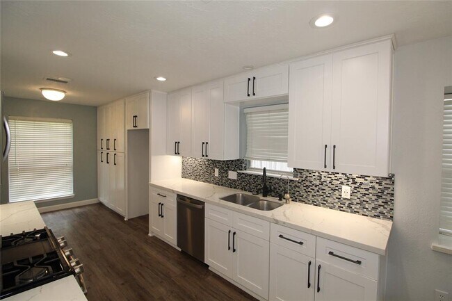 Building Photo - 3511 Almondwood Dr