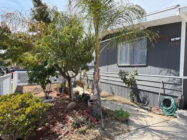 Building Photo - 14881 Starmont St